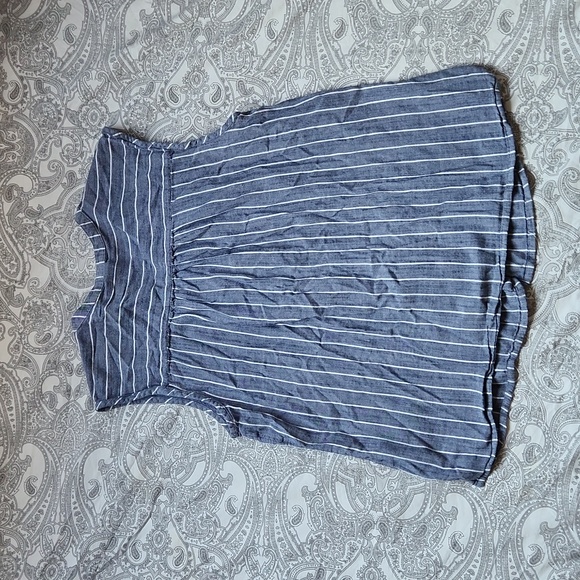 Old Navy button-up blouses, size medium - Picture 7 of 7